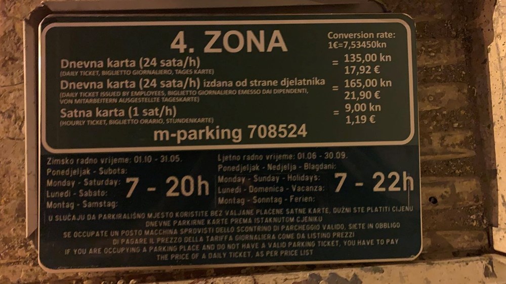 Prvi primjerak tabele za novu, 4. zonu - sat parkinga je 9 kn (Snimio Paulo Gregorović)